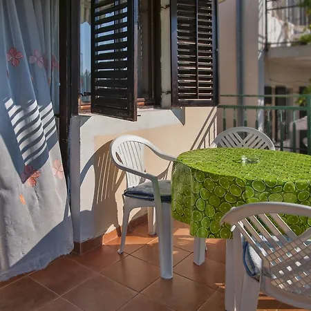 Apartment Dinono