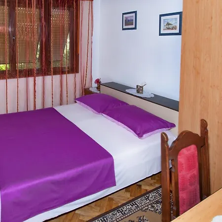 Dinono Apartment *